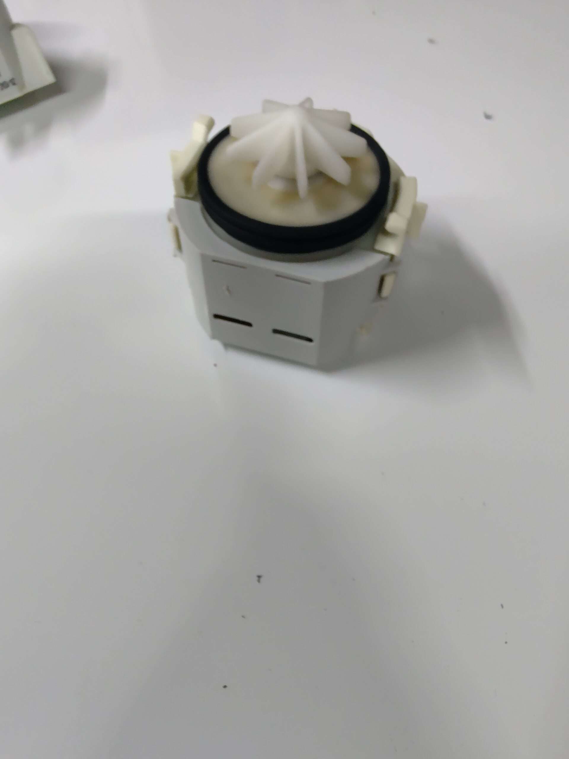 Помпа (насос) BLP3 00/002 285.962 для посудомийної машини Bosch 611332 1 Помпа (насос) BLP3 00/002 285.962 для посудомийної машини Bosch 611332